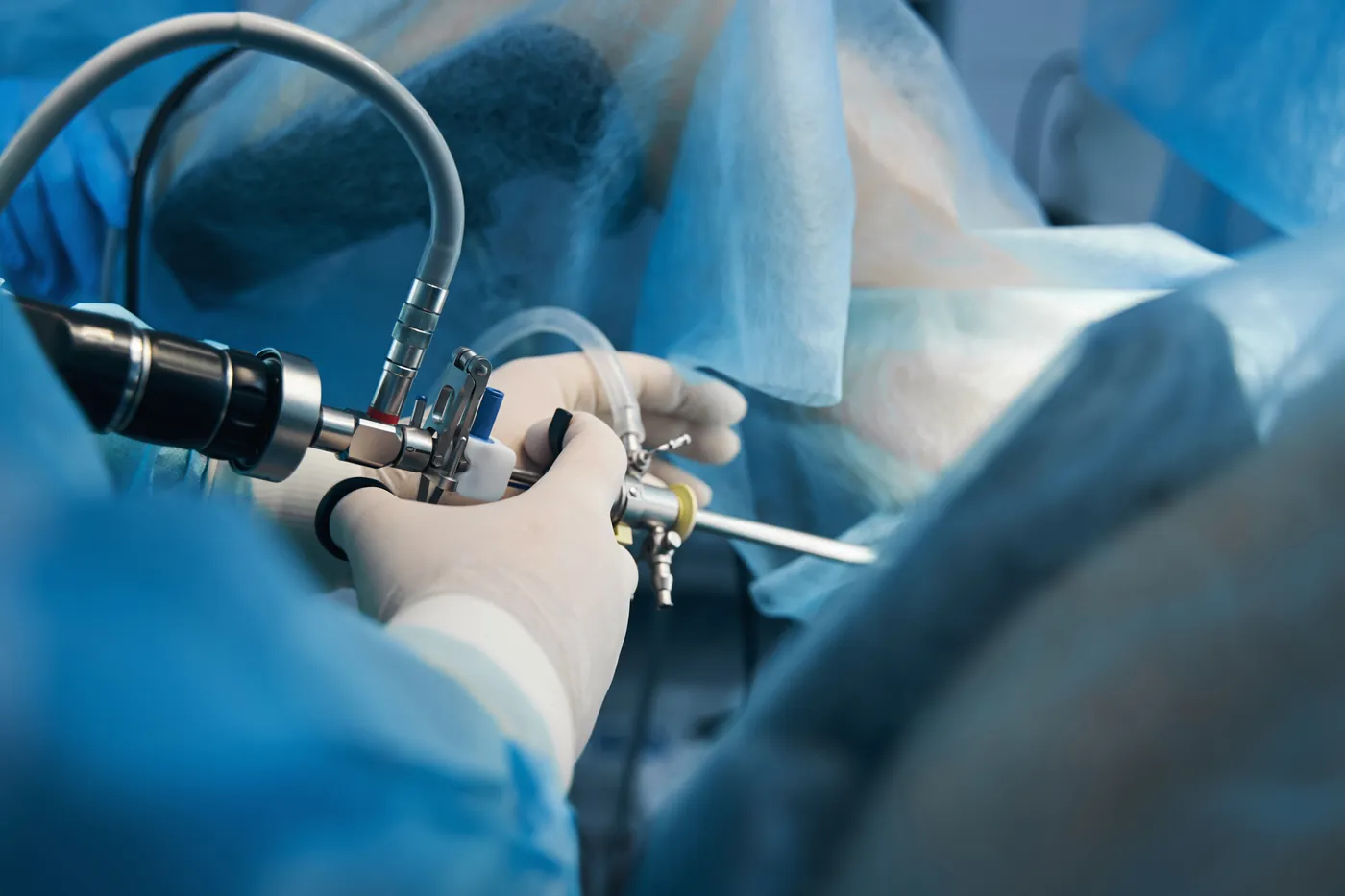 Surgeon performing procedure with medical device relevant to product liability failure investigation