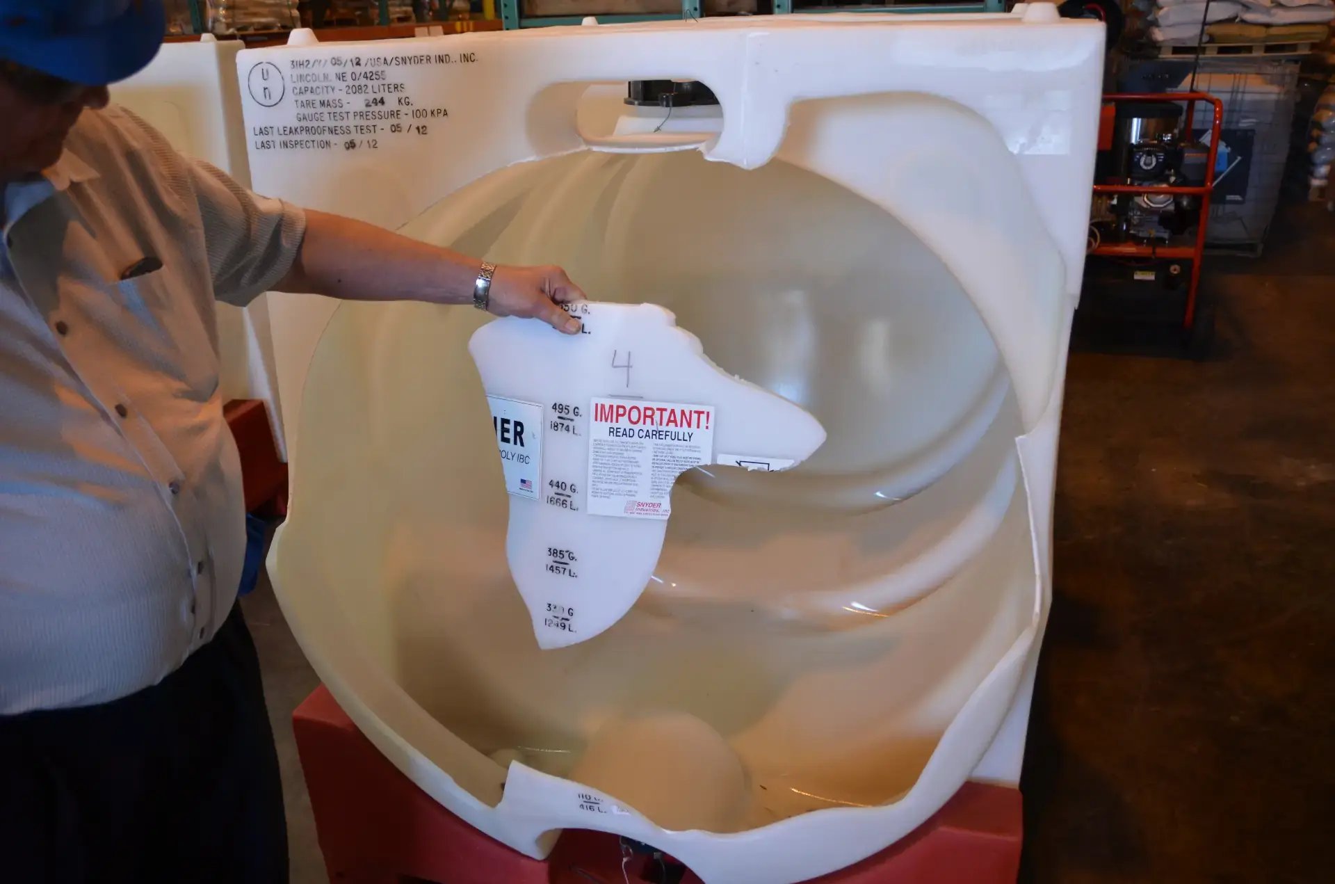 Catastrophic polyethylene chemical storage tank failure — industrial plastic expert witness analysis by Plastic Expert Group